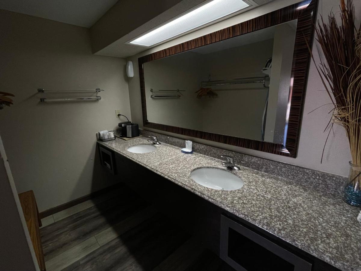 Mountain Grove Royal Inn & Suites المظهر الخارجي الصورة