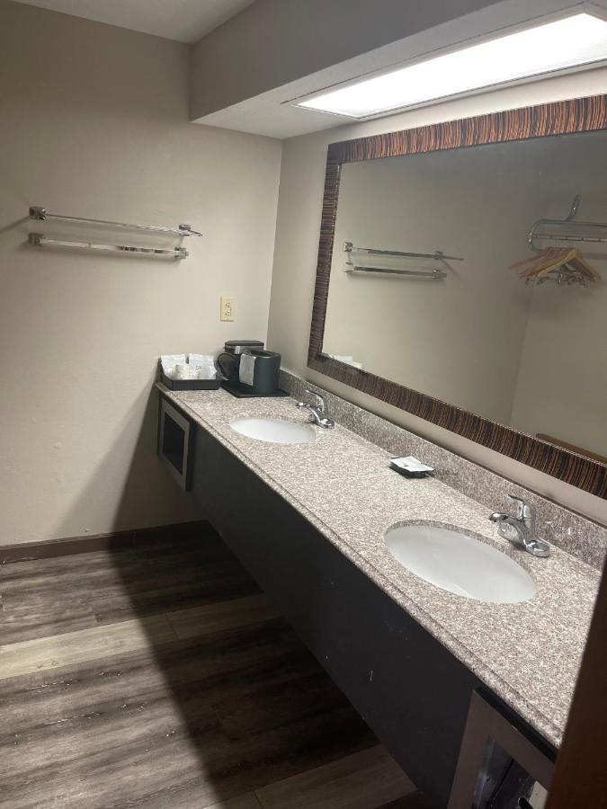 Mountain Grove Royal Inn & Suites المظهر الخارجي الصورة