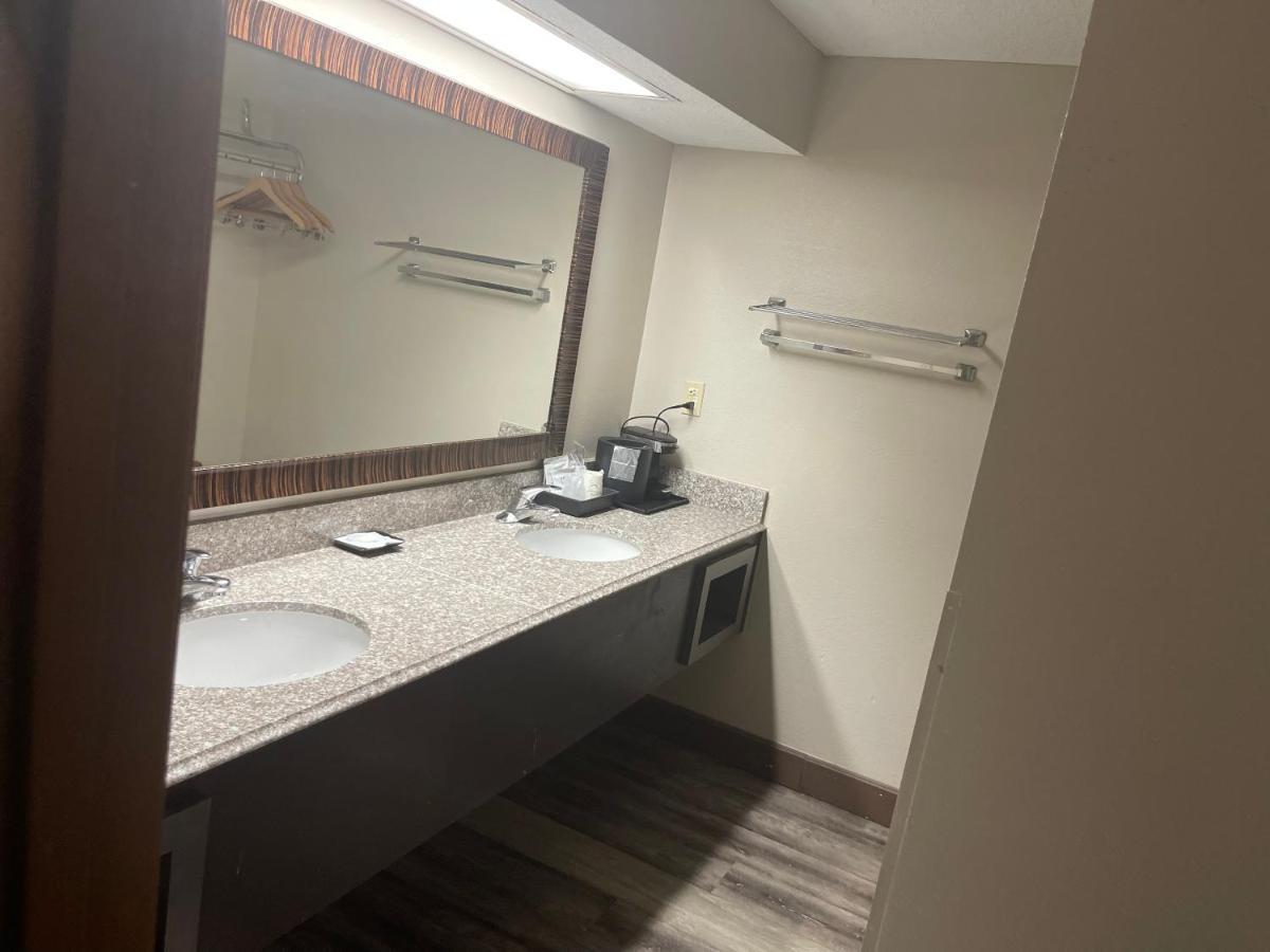 Mountain Grove Royal Inn & Suites المظهر الخارجي الصورة
