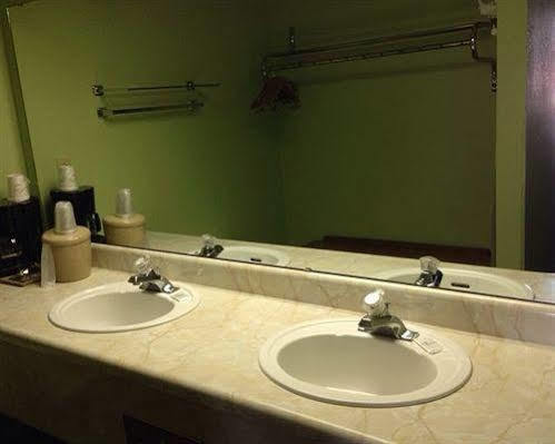 Mountain Grove Royal Inn & Suites المظهر الخارجي الصورة